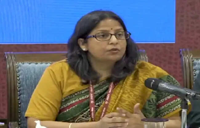 देश में पेट्रोल-डीजल के पर्याप्त स्टॉक उपलब्ध, एलपीजी की सप्लाई जारी: सरकार