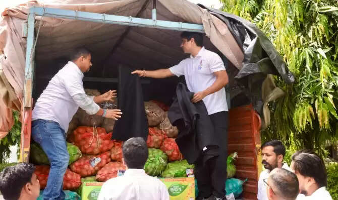 पंजाब, जम्मू-कश्मीर में बाढ़ प्रभावितों के लिए युवा कांग्रेस ने भेजी राहत सामग्री