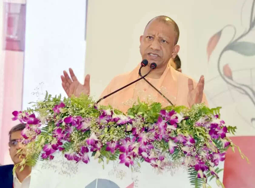 इलाज के लिए सुविधा और पैसे की कोई कमी नहीं : सीएम योगी