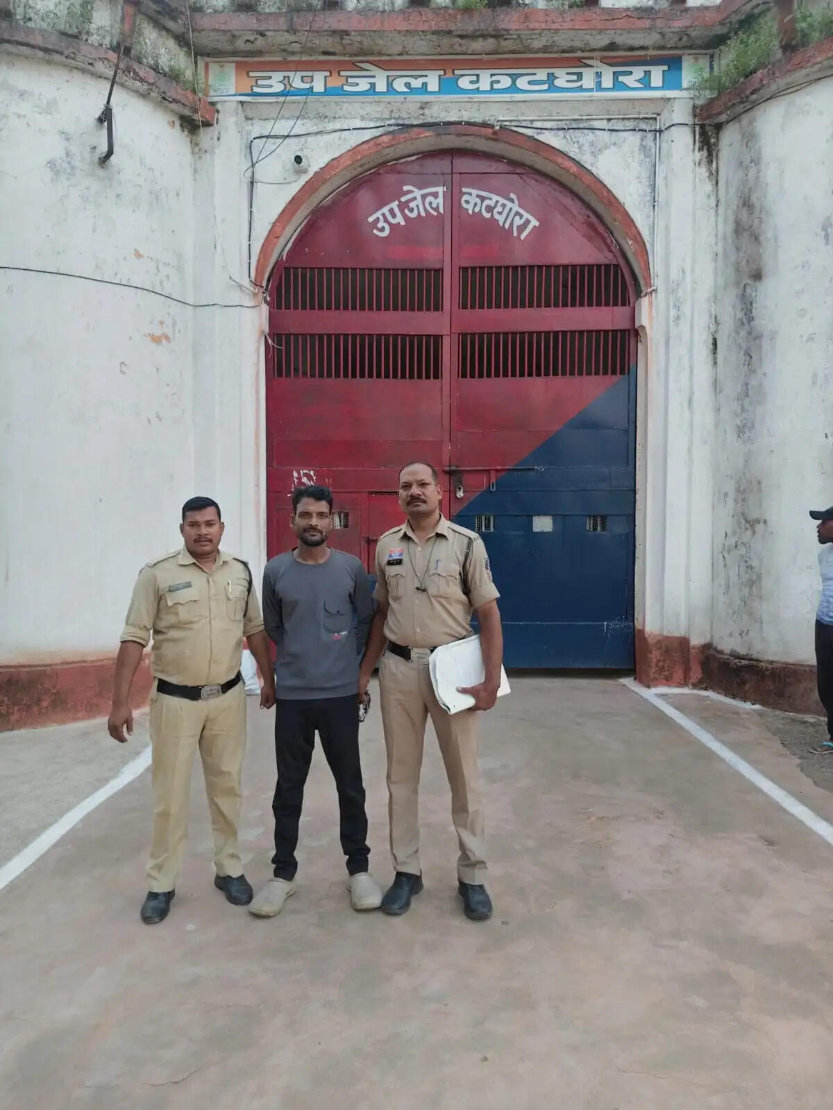 घुड़देवा खदान 3/4 डकैती और केबल चोरी का मास्टरमाइंड गिरफ्तार, हथियार और मोबाइल जब्त