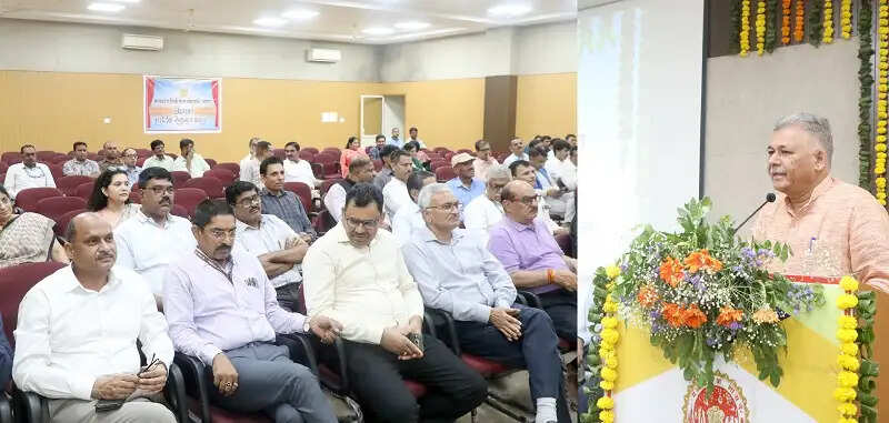 प्रामाणिक ज्ञान और संदर्भों के लिए पुस्तकों की आवश्यकता सदैव बनी रहेगी: मंत्री परमार