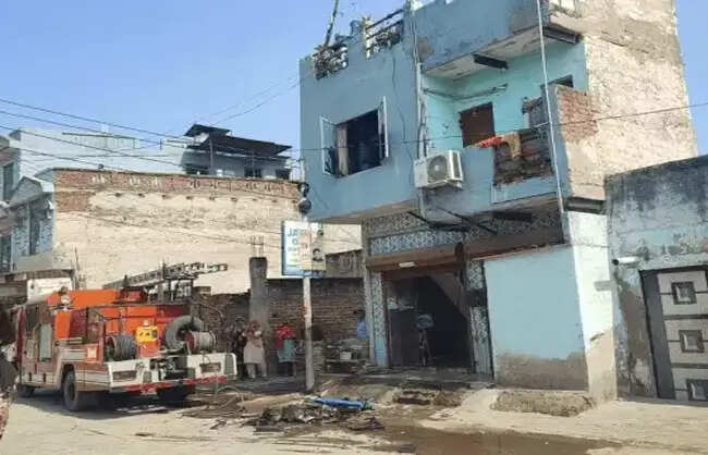 रेवाड़ी: मकान में लगी आग, पड़ोसियों की सतर्कता से टला बड़ा हादसा