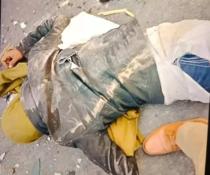 बाइक सवार मां-बेटे की सड़क हादसे में दर्दनाक मौत