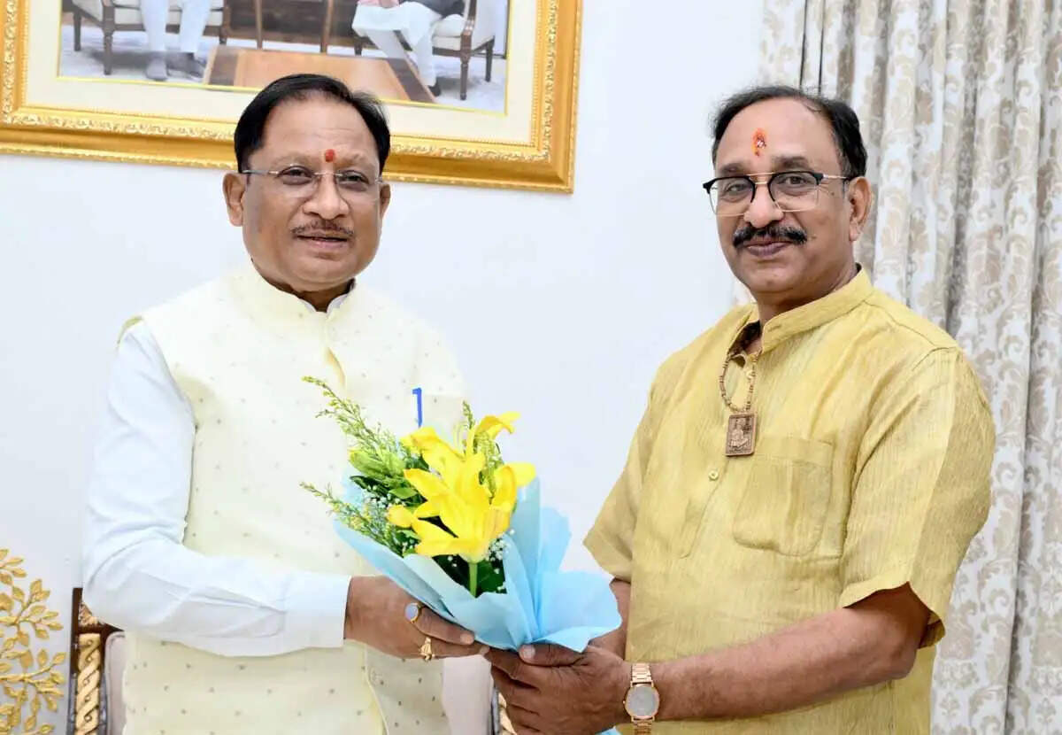 रायपुर : मुख्यमंत्री से छत्तीसगढ़ योग आयोग के नवनियुक्त अध्यक्ष &nbsp;संजय अग्रवाल ने की सौजन्य मुलाकात