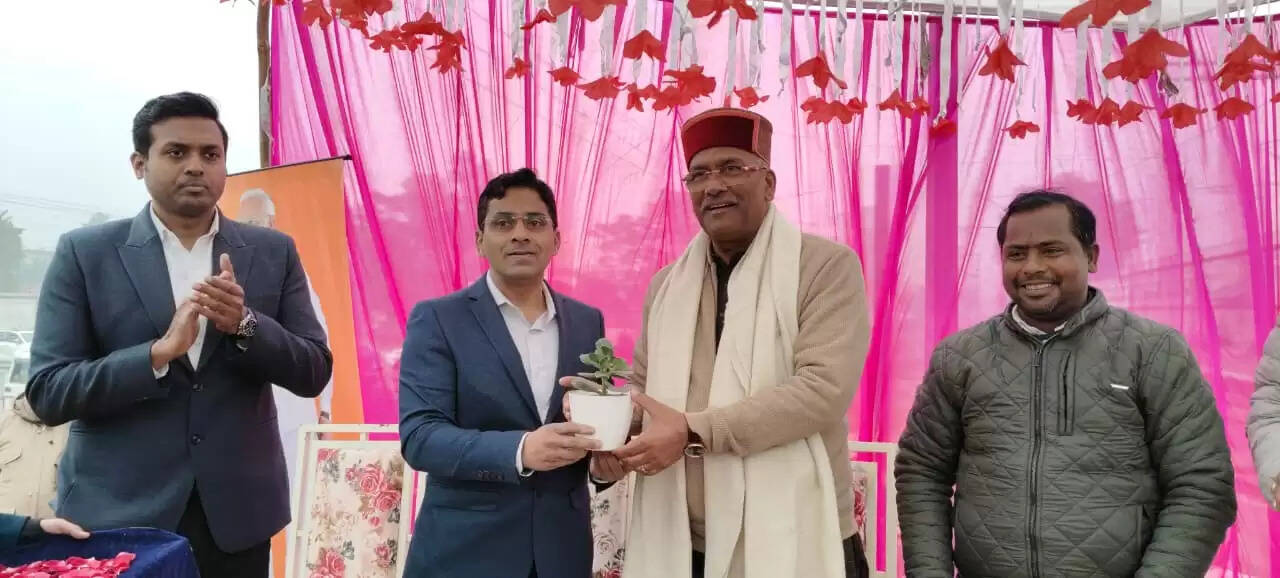 मुरादाबाद रेल मंडल के लक्सर स्टेशन पर अमृतसर-कोलकाता दुर्गियाना एक्सप्रेस सहित चार रेलगाड़ियों का ठहराव शुरु