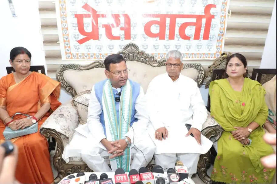 सपा व कांग्रेस महिलाओं को उनका अधिकार देने के पक्ष में नहीं : पंकज चौधरी