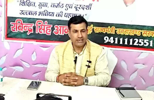 स्कूलों की मनमानी पर भड़का गुस्सा, महंगी किताबों के खेल पर उठे सवाल