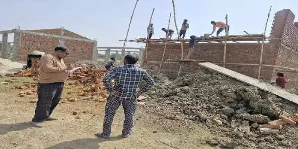 प्रयागराज में तीन वृहद गोसंरक्षण केन्द्र का हो रहा है तेजी से निर्माण, पचास प्रतिशत हो चुका है काम