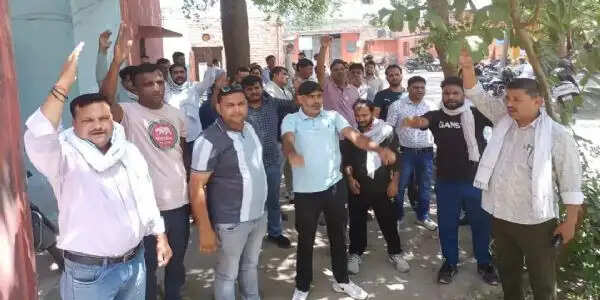 पानीपत: एचकेआरएन बिजली कर्मचारियों ने वेतन न मिलने के विरोध में किया प्रदर्शन