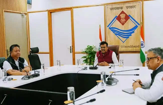 लंबित प्रकरणों के निस्तारण में तेजी लाएं विभाग: मुख्य सचिव