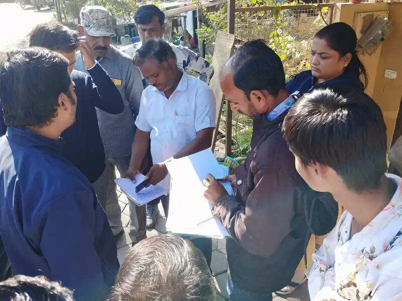 इंदौरः रेस्टोरेंट और ढाबों पर कार्रवाई, बड़ी संख्या में अवैध गैस सिलेंडर जब्त