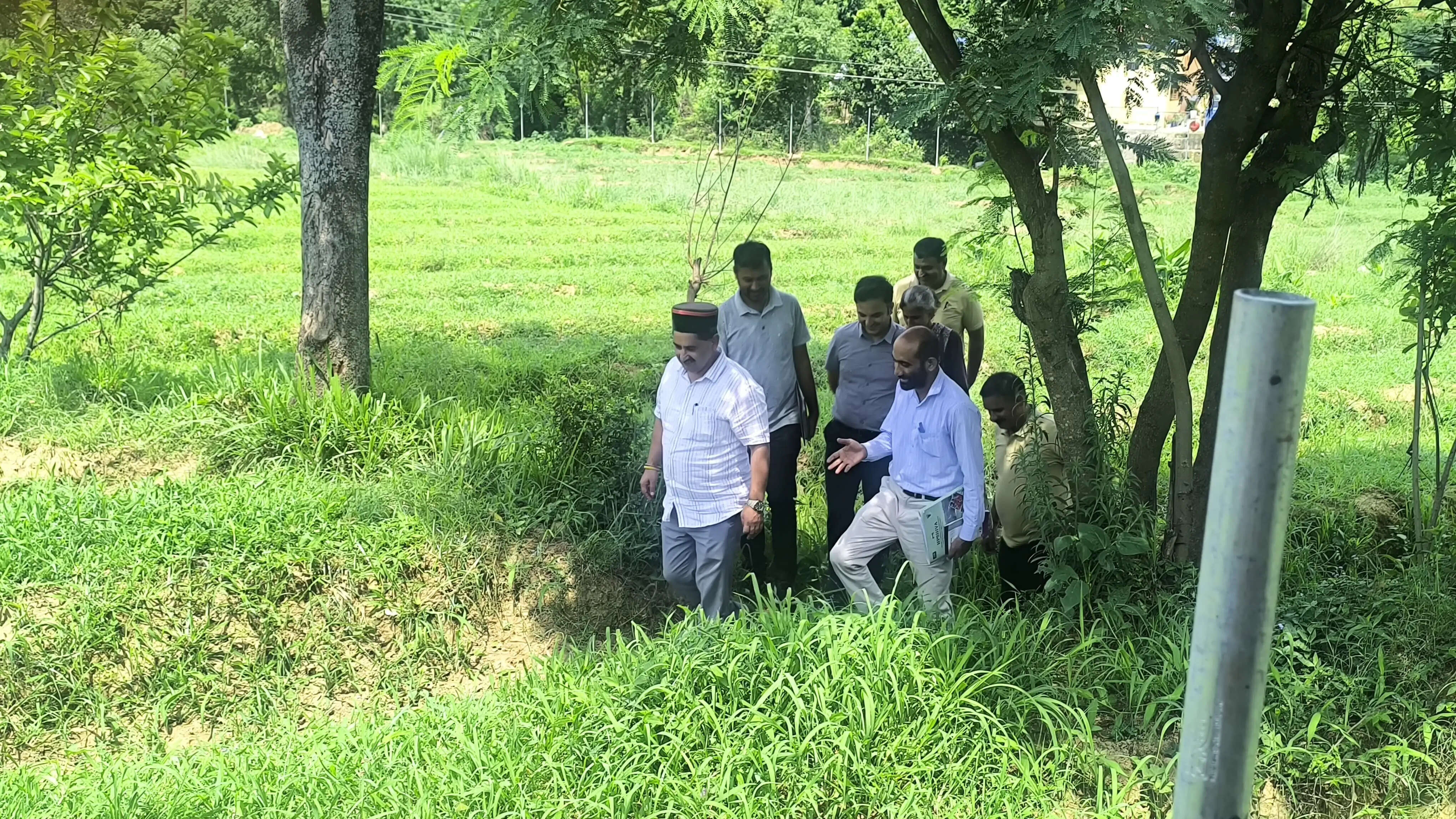 एचपी शिवा क्लस्टर में सिंचाई व्यवस्था शीघ्र सुनिश्चित करें, परियोजनाओं में देरी बर्दाश्त नहीं होगी : केवल सिंह पठानिया