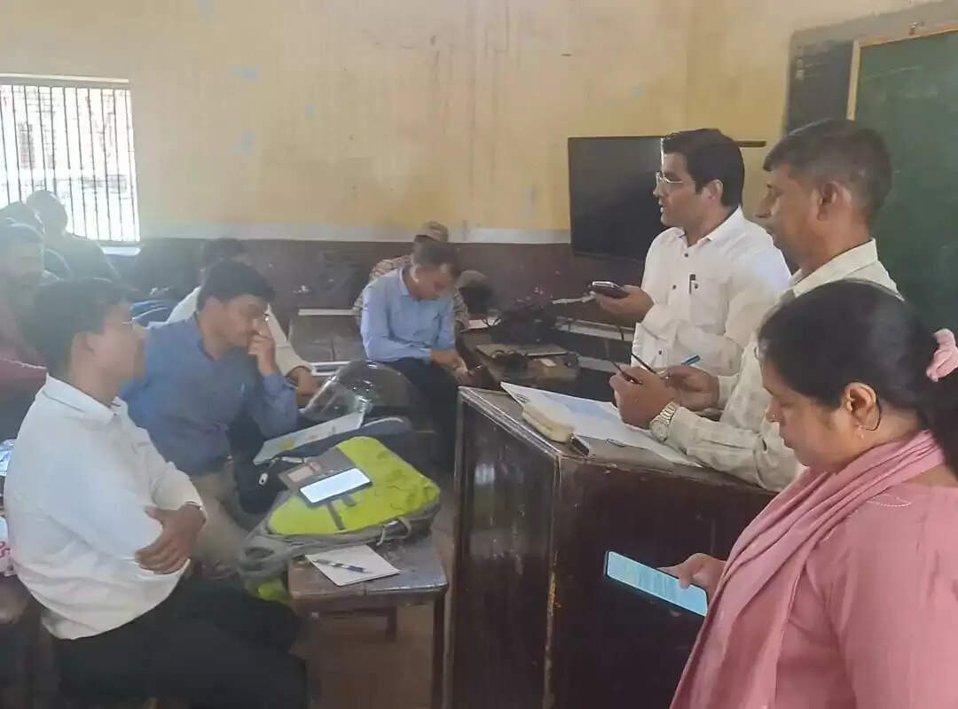 हाथरस में जनगणना के प्रथम चरण के लिए दिया गया प्रशिक्षण