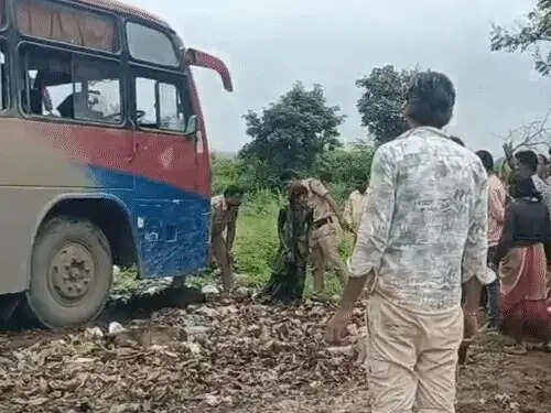 सतना&nbsp;में&nbsp;तेज रफ्तार बस ने स्कूटी सवार परिवार को कुचला, पिता-पुत्र की मौत