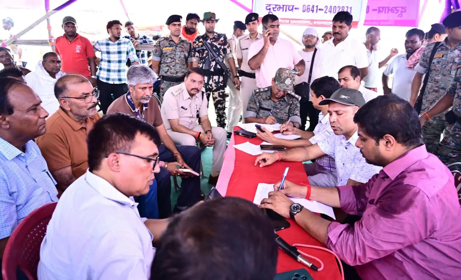 निःशुल्क नाव परिचालन को लेकर डीएम ने की बैठक