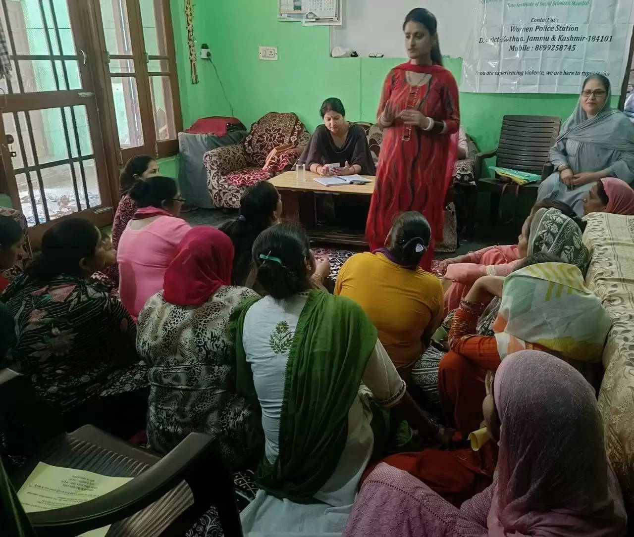 महिलाओं को सशक्त बनाने के लिए जागरूकता कार्यक्रम आयोजित