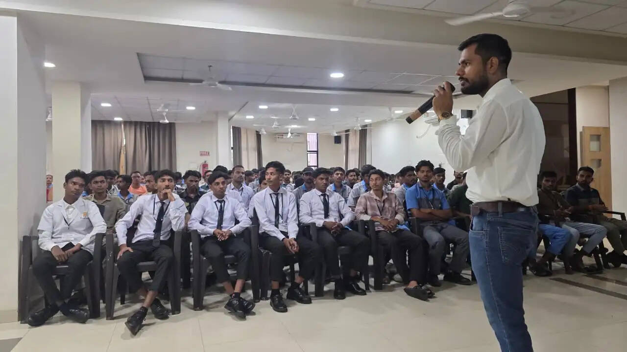 कार्यशाला में विद्यार्थियों को बताया गया धन प्रबंधन, बचत का महत्व