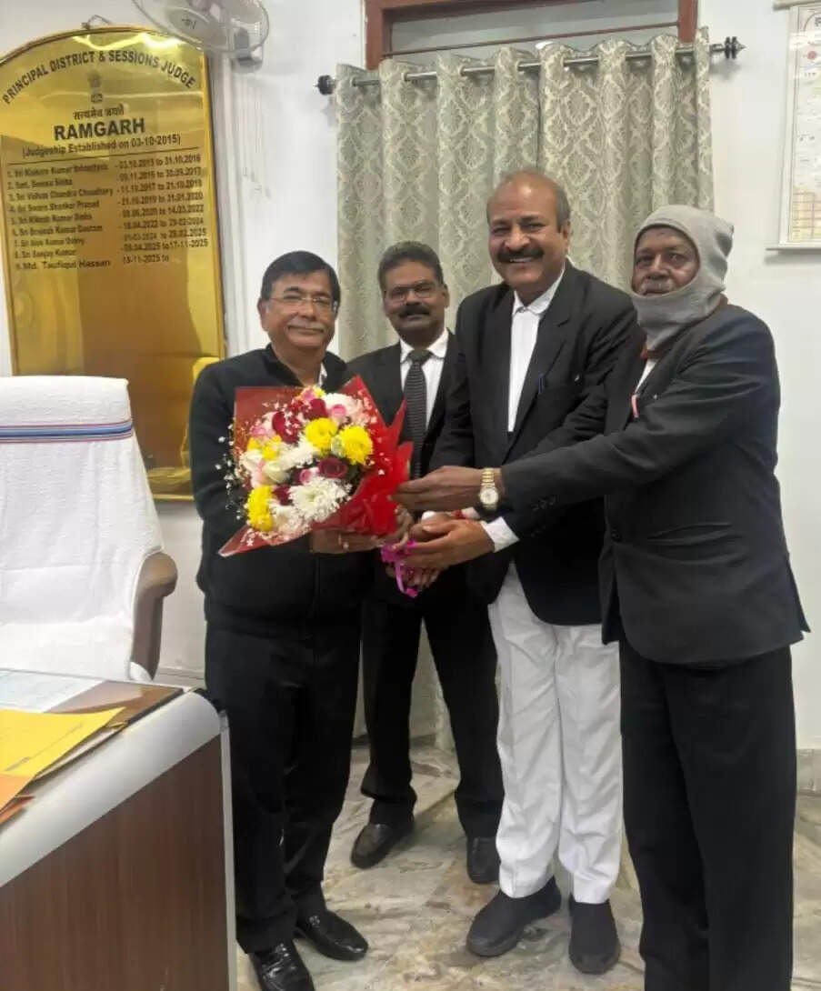 जस्टिस से मिला अधिवक्ता संघ