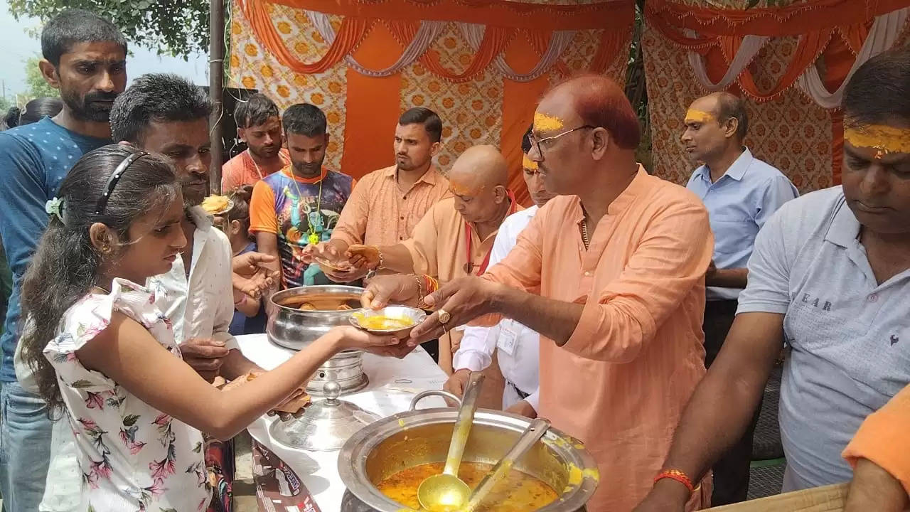 शिवमय हुई पीतलनगरी, बम भोले के जयकारों के साथ ब्रजघाट और हरिद्वार से पहुंचे कांवड़ बेड़े