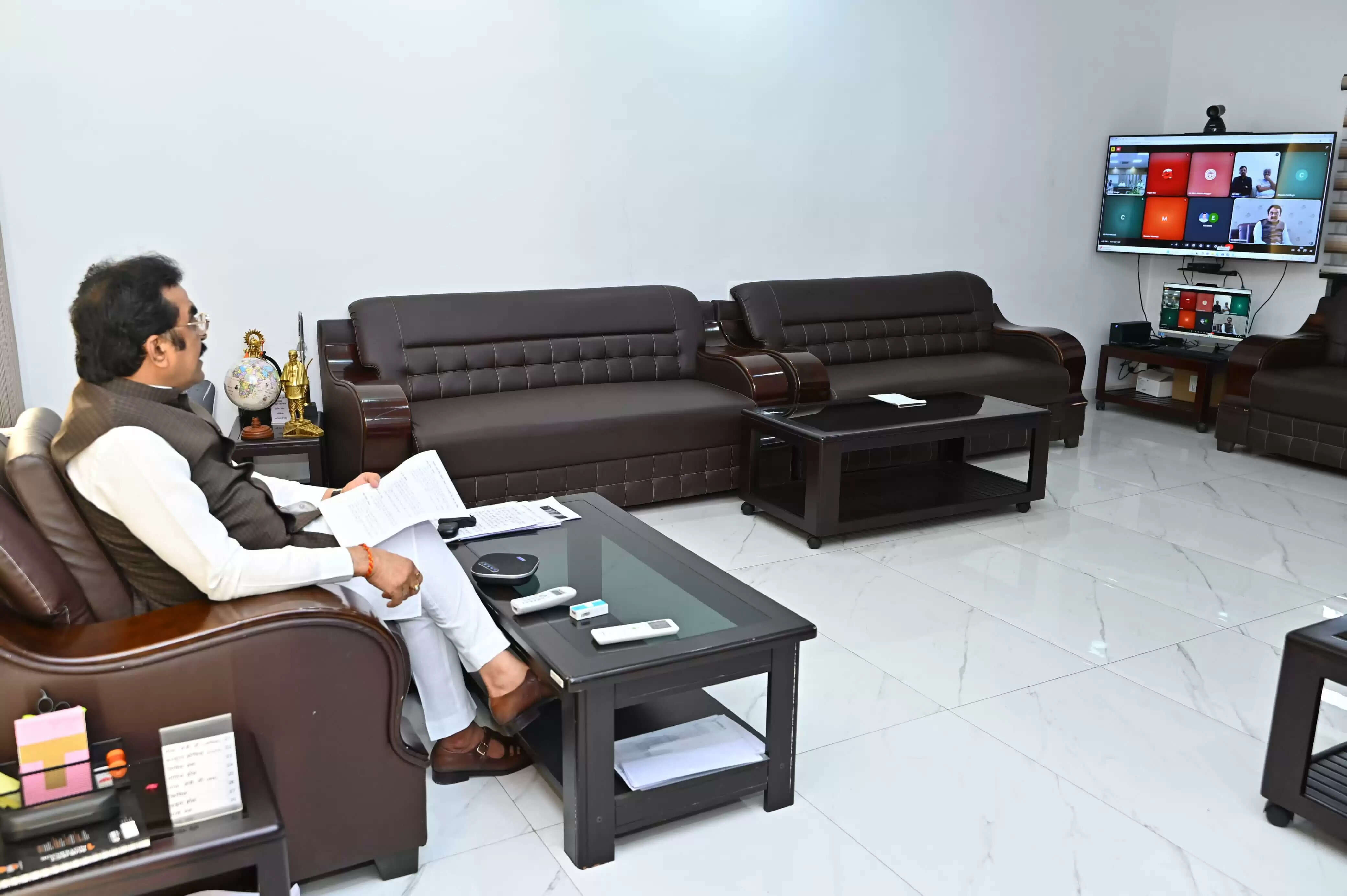 तीन कार्य असंतोषजनक पाए जाने पर कार्रवाई के निर्देश : मंत्री राकेश सिंह