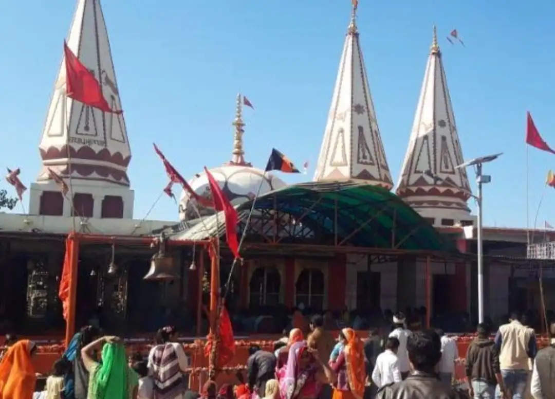 अशोकनगर: प्रसिद्ध करीला मंदिर 15 दिनों से है अंधकारमय