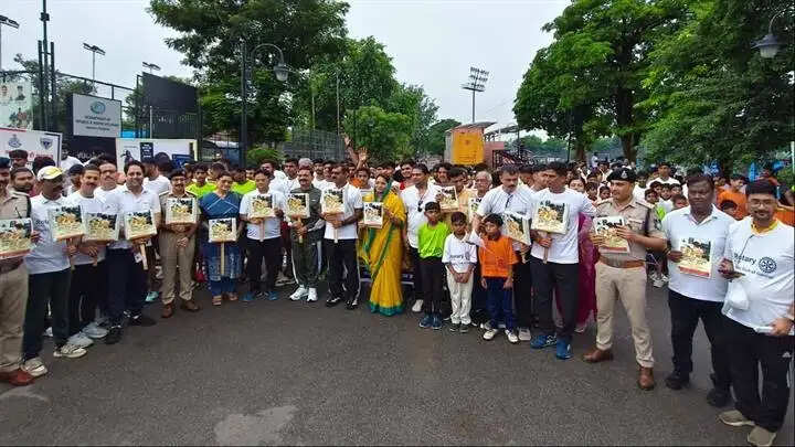 ग्वालियरः पुलिस का ‘‘सेफ क्लिक 2.0’’ अभियान के तहत साइबर जागरूकता मैराथन का आयोजन