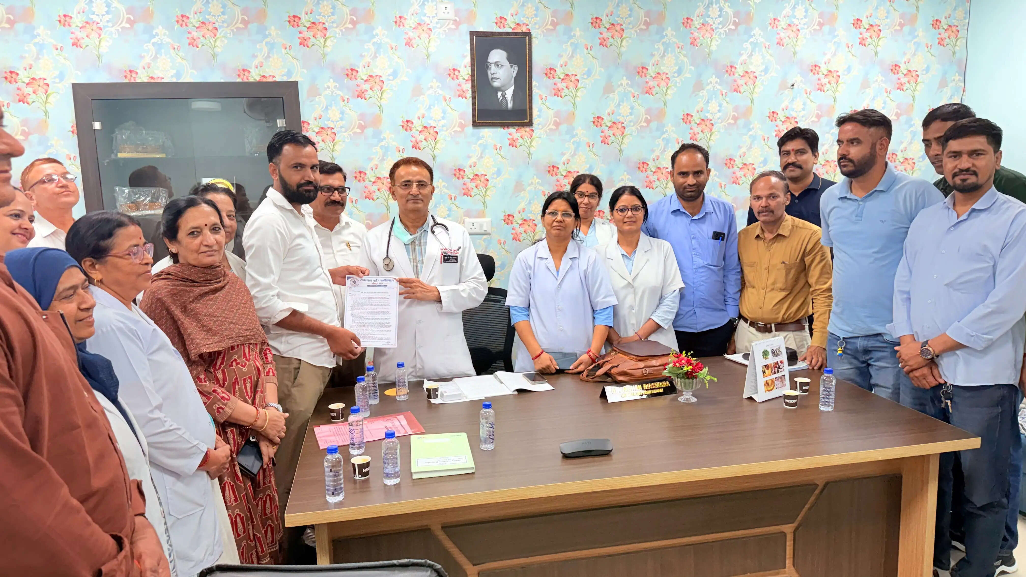 नर्सेज एसोसिएशन ने उम्मेद अस्पताल के अधीक्षक को सौंपा ज्ञापन