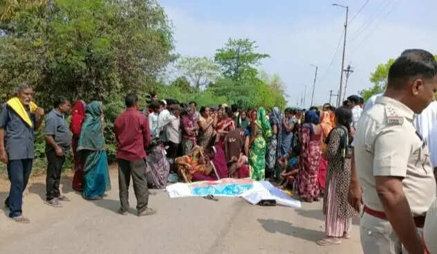 कोरबा में हाइवा की&nbsp;टक्कर&nbsp;से&nbsp;बाइक सवार युवक&nbsp;की मौत, ग्रामीणों ने किया चक्काजाम