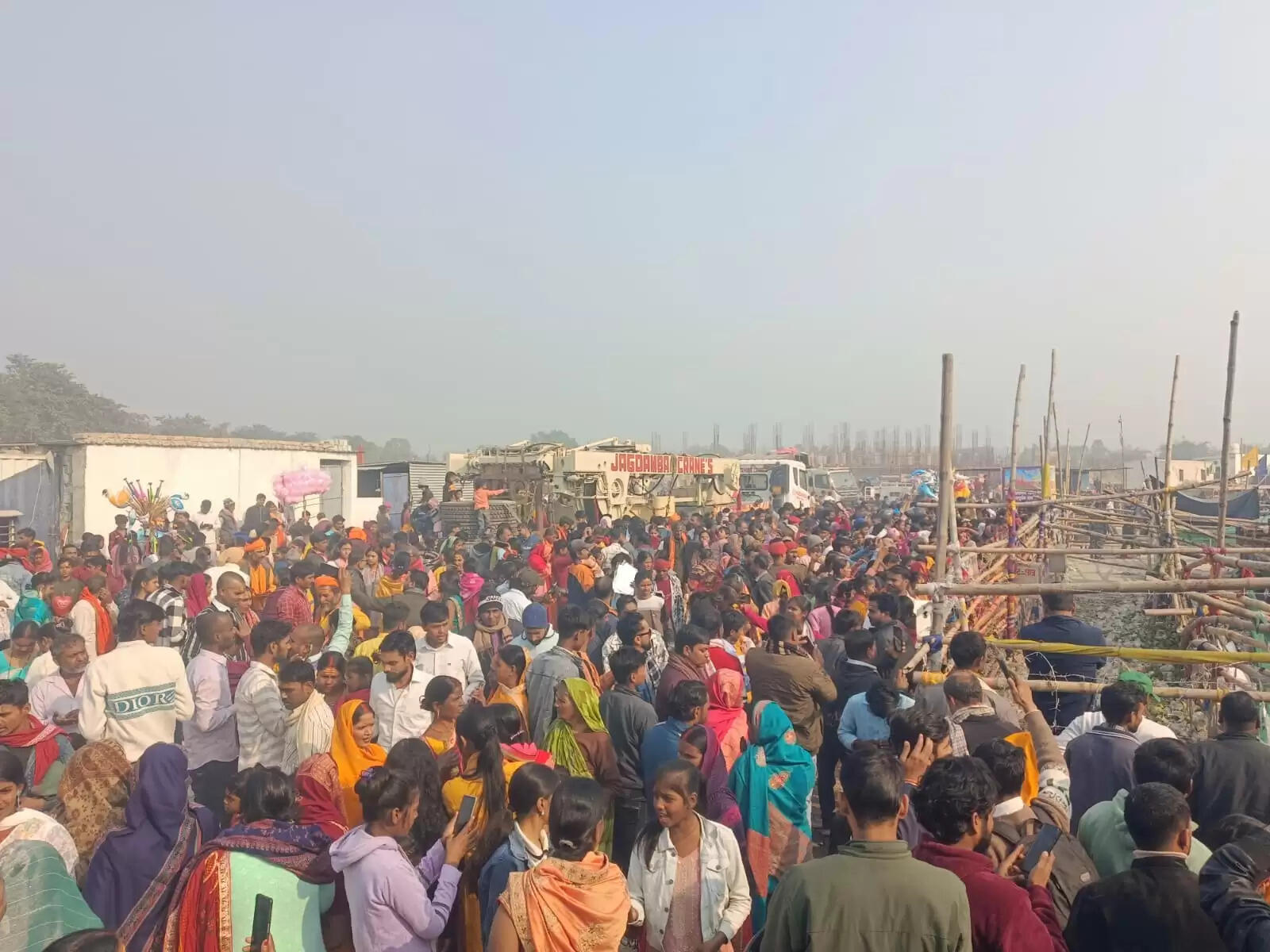 विश्व के सबसे ऊंचे शिवलिंग के दर्शन को दसवे दिन भी उमड़ते रहे श्रद्धालु