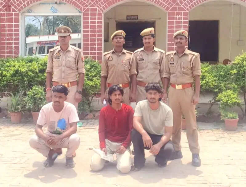 देवरिया में हत्या के प्रयास मामले में तीन आरोपित गिरफ्तार