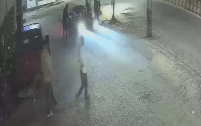 रीवाः नाइट क्लब में विवाद के बाद फायरिंग, कर्मचारी को लगी दो गोलियां, हालत गंभीर