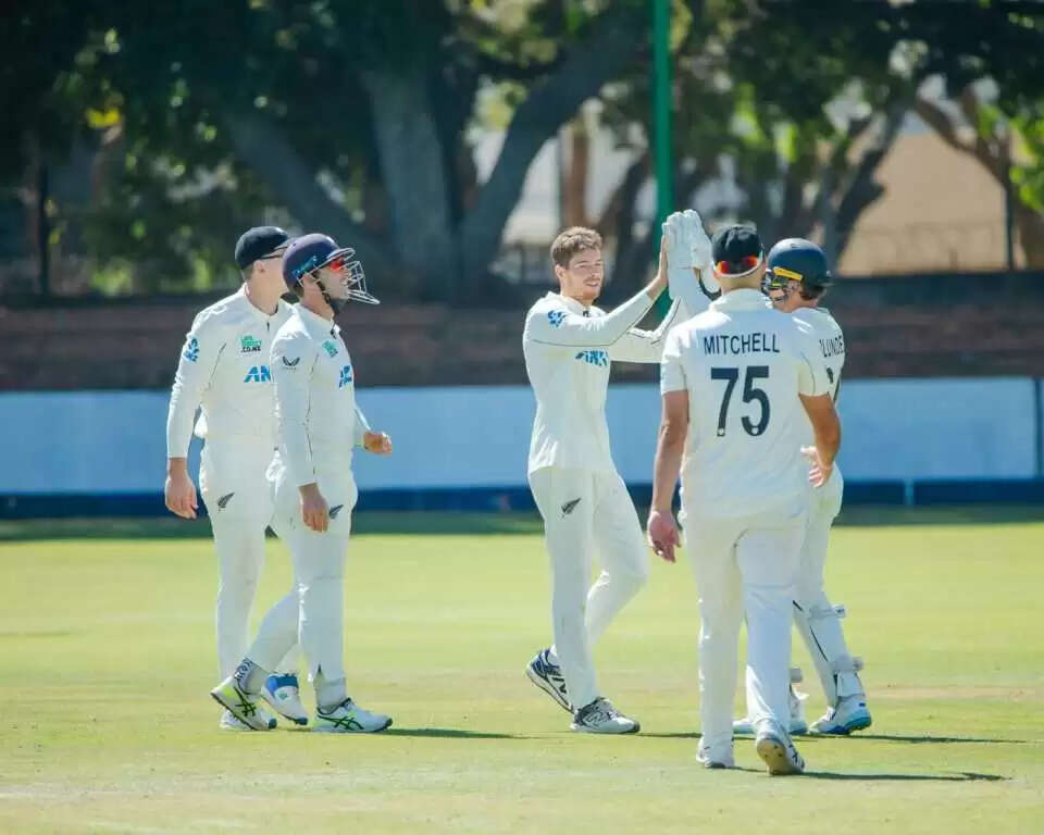 तीन दिन में निपटा मुकाबला : सैंटनर की घातक गेंदबाज़ी से न्यूजीलैंड ने ज़िम्बाब्वे को 9 विकेट से हराया, सीरीज़ में 1-0 की बढ़त