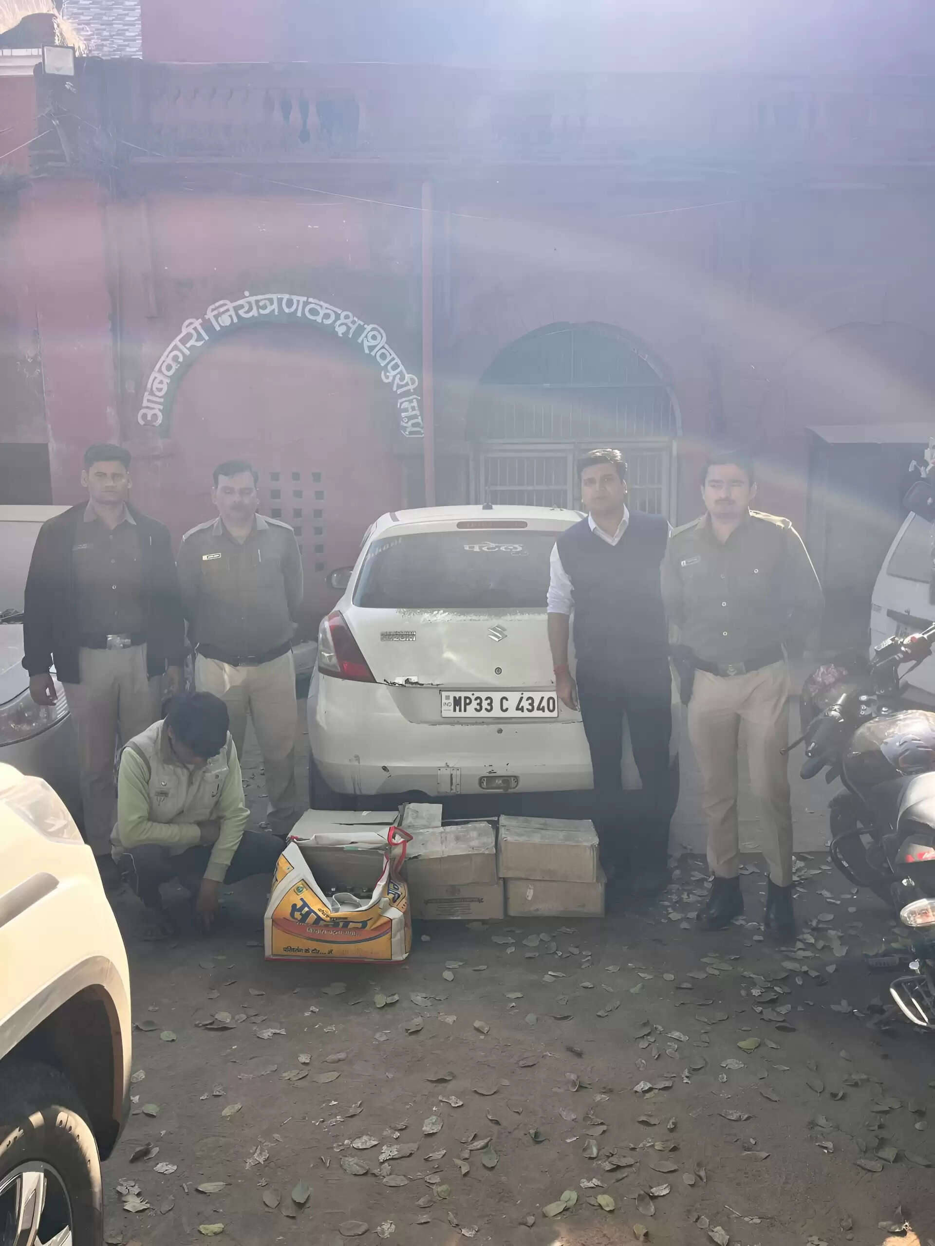 शिवपुरी : राजस्थान बॉर्डर से पकड़ाया मदिरा तस्‍कर, कार एवं विदेशी शराब जब्त