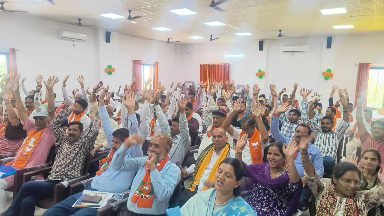 डूंगरपुर में भाजपा का मिशन 40: हर वार्ड में कमल खिलाने उतरे कार्यकर्ता- राष्ट्रीय महामंत्री गजेंद्र पटेल