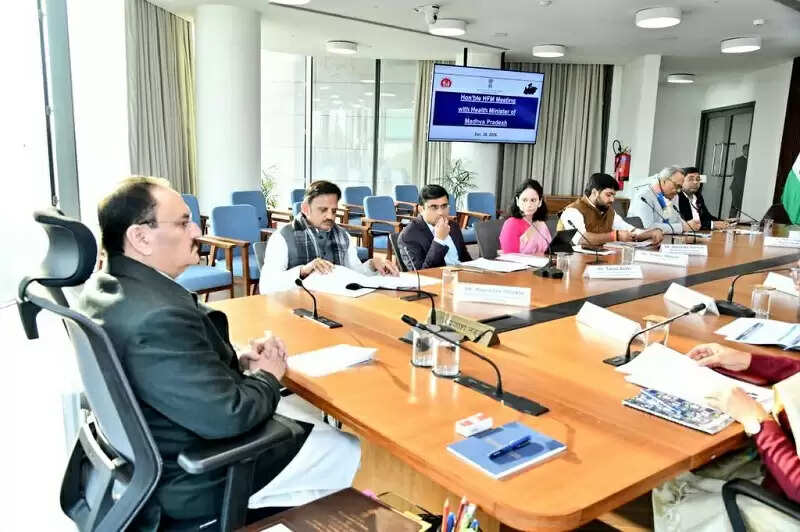 केन्द्रीय मंत्री नड्डा ने की मध्य प्रदेश में स्वास्थ्य सेवाओं की समीक्षा