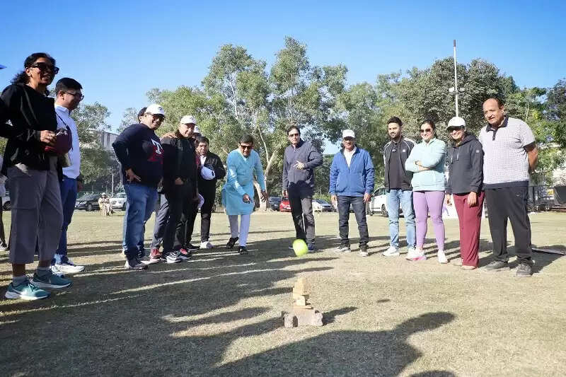 इंदौर में एनआरआई महापर्व का भव्य आगाज, 27 देशों के मेहमानों ने महापौर के साथ खेला गुल्ली-डंडा