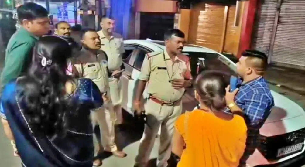 रांची में कार का शीशा तोड़कर गहने और नकदी चोरी, जांच में जुटी पुलिस