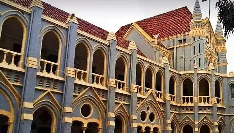 मप्रः हाईकोर्ट ने रोजगार सहायकों के तबादलों पर लगाई रोक, सरकार से चार सप्ताह में जवाब मांगा