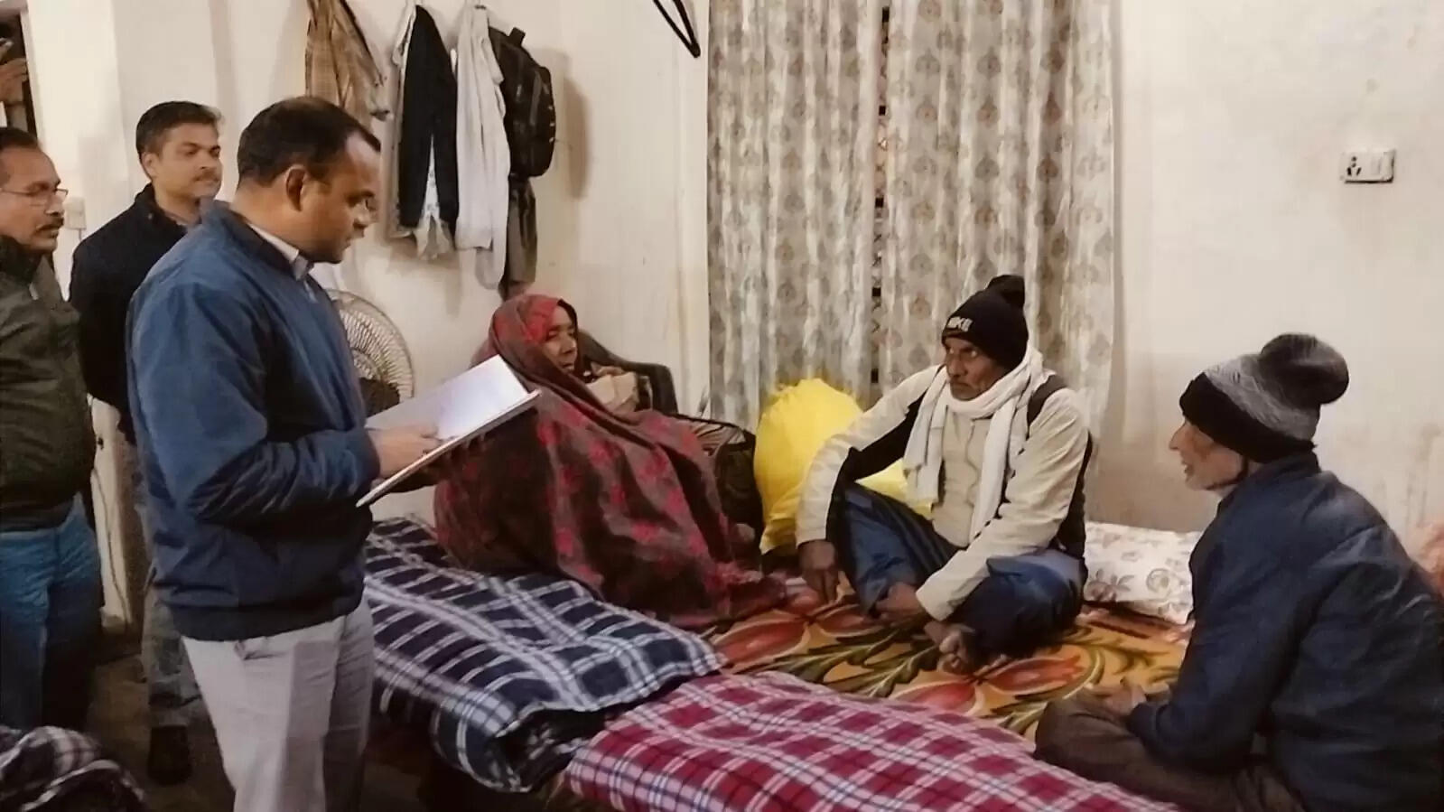 रेन बसेरों में किसी से भी कोई शुल्क न लिया जाए : जिलाधिकारी