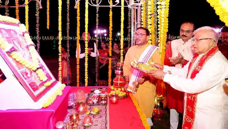 मप्रः लोक भवन गरबा महोत्सव का आयोजन, राज्यपाल पटेल ने आदिशक्ति की आरती से किया शुभारंभ