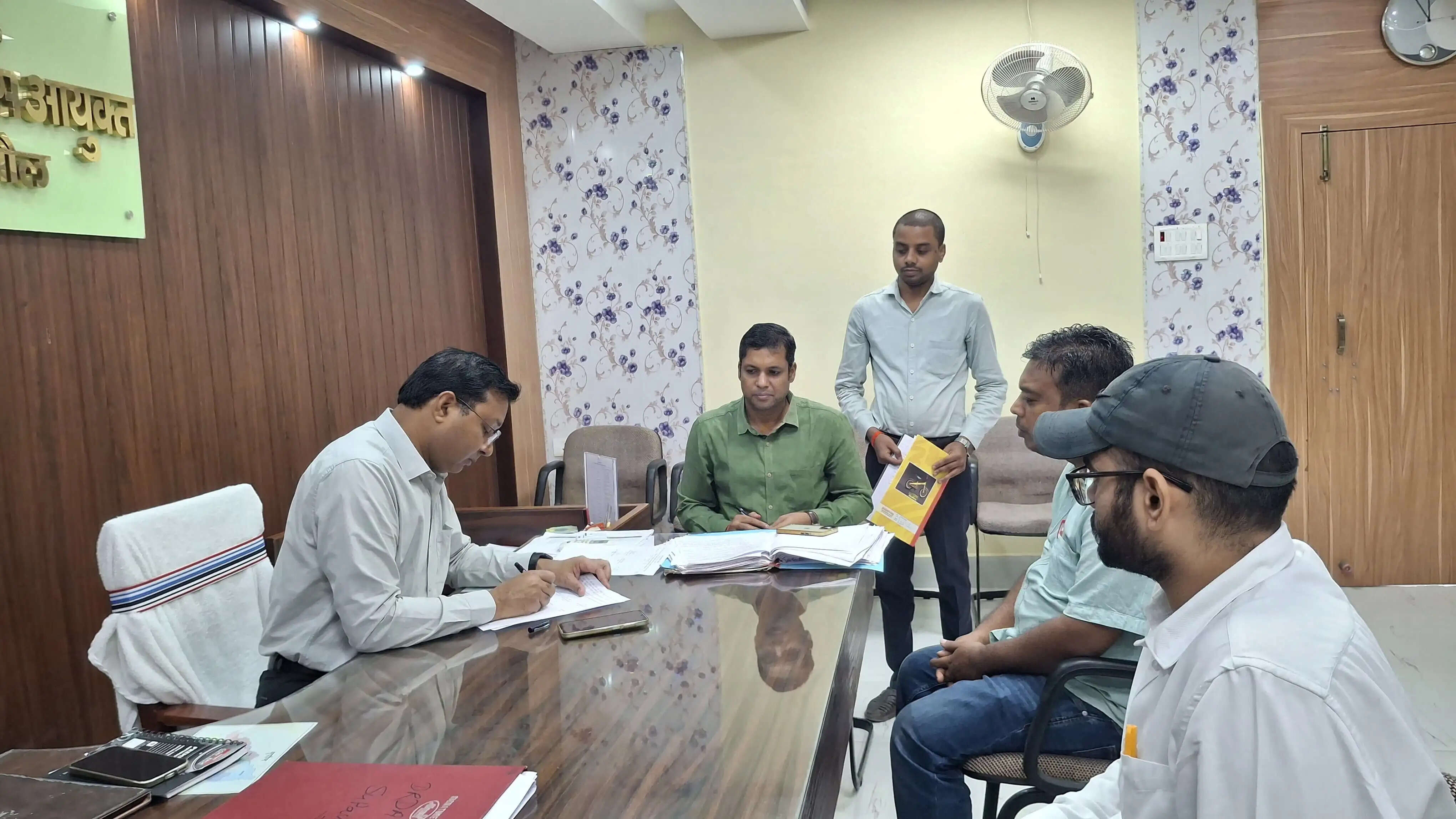 सामाजिक सुरक्षा के तहत कंबल खरीद को लेकर जिला स्तरीय क्रय समिति की बैठक
