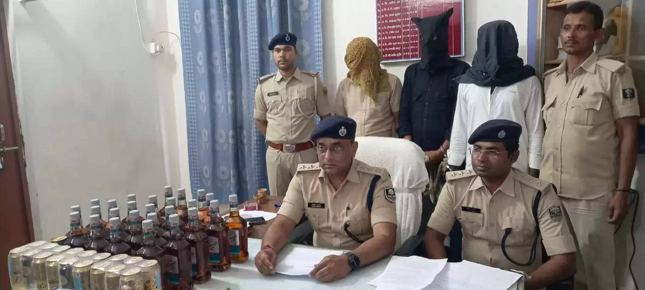 पुलिस ने भारी मात्रा में शराब,हथियार व गोली के साथ चार अपराधी को गिरफ्तार किया