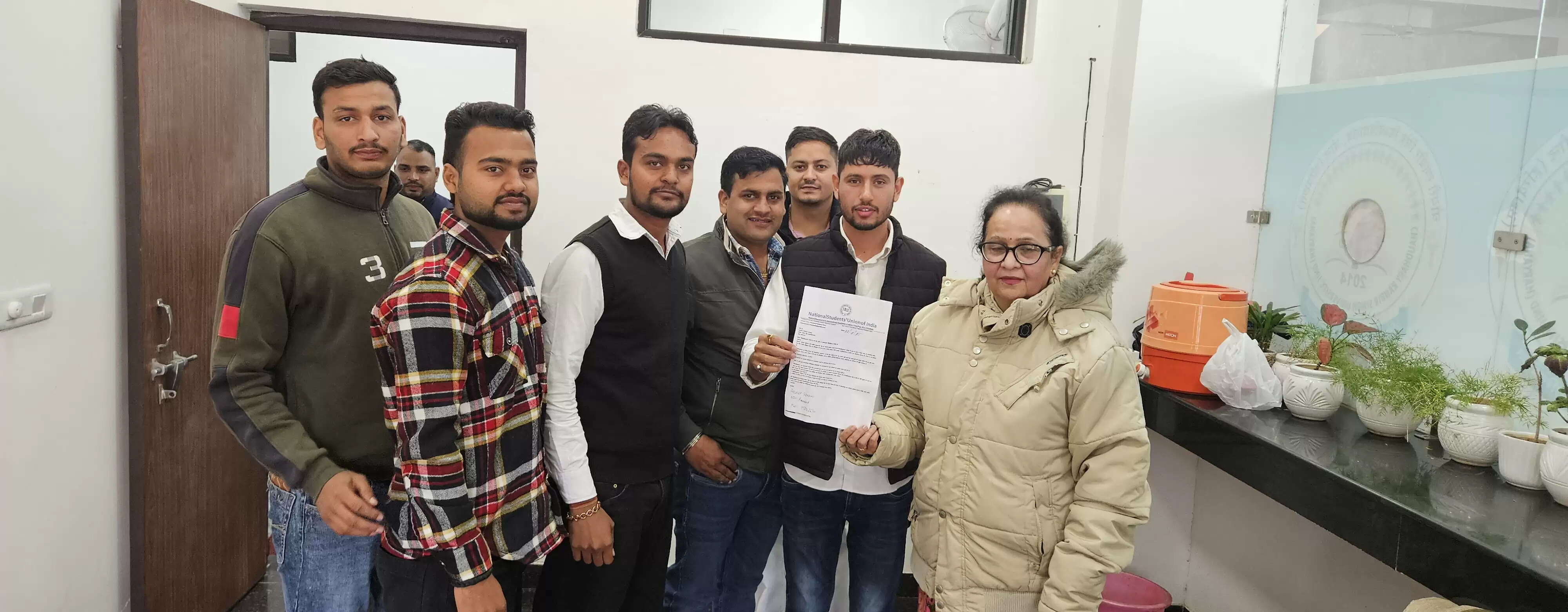 जींद : सीआरएसयू में अनावश्यक बैरिकेडिंग को लेकर एनएसयूआई ने जताया विरोध