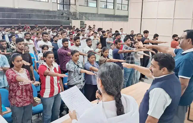 सोनीपत: स्पोर्ट्स यूनिवर्सिटी के कुलपति ने नशा मुक्त भारत अभियान में छात्रों को शपथ दिलाई