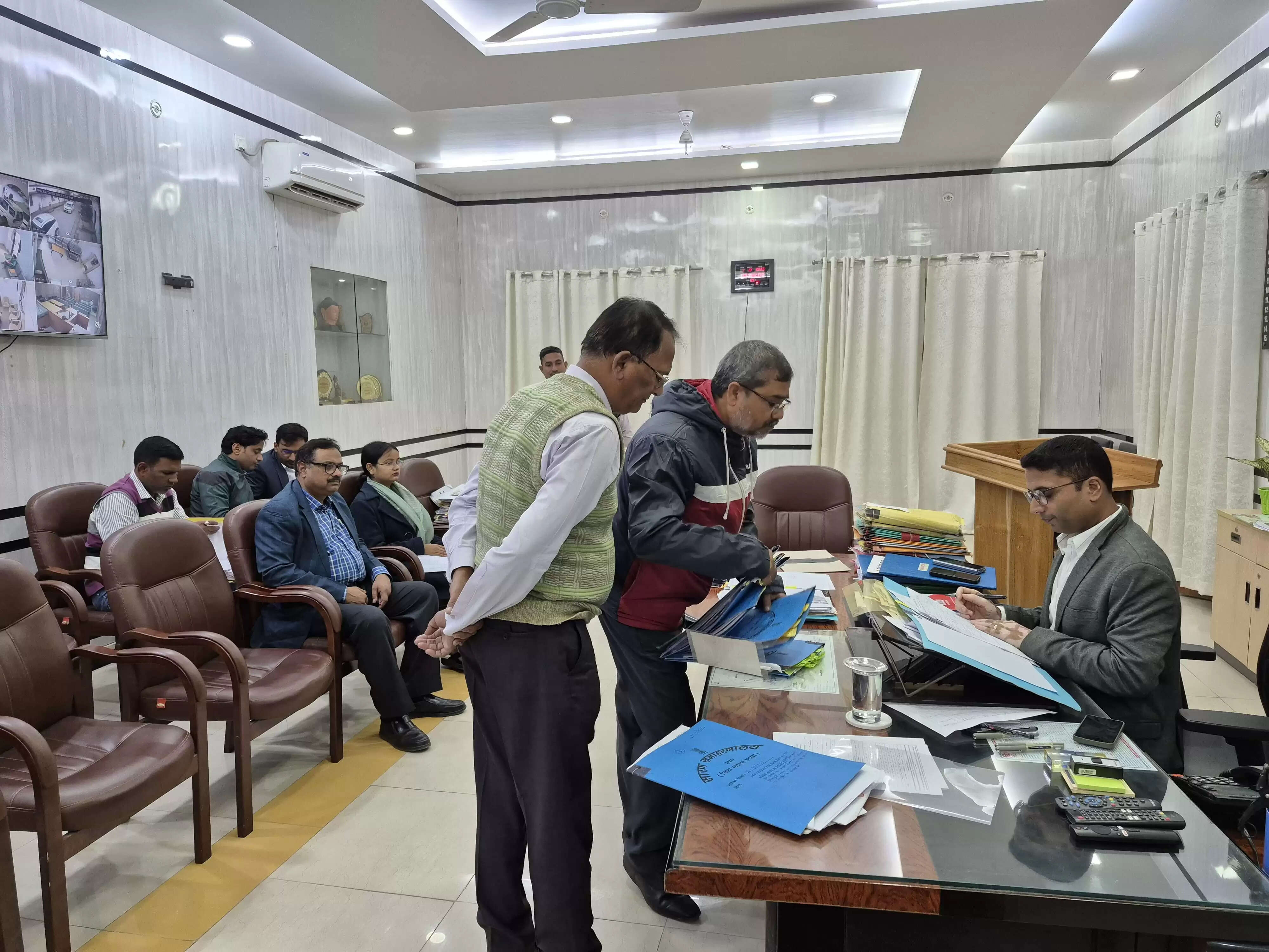 जिलाधिकारी ने की अनुकम्पा समिति की बैठक