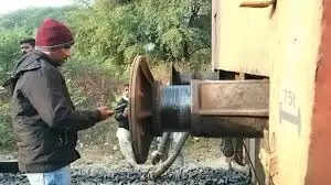 छिंदवाड़ा में बड़ा रेल हादसा टला, चलती पैसेंजर ट्रेन के 3 डिब्बे इंजन से&nbsp;हुए अलग, 20 मिनट तक थमी रही ट्रेन