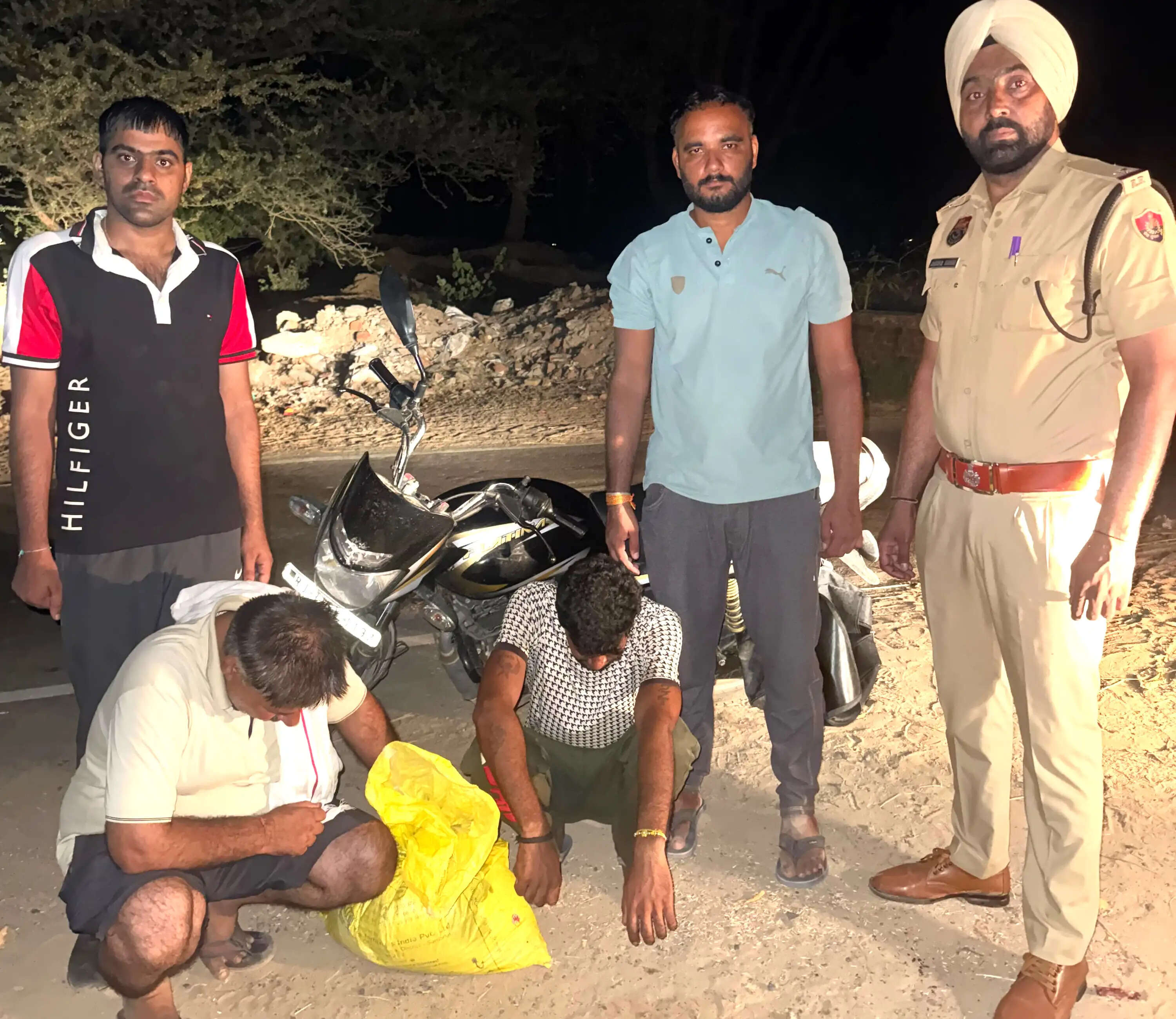 सिरसा:लाखों रुपये की हेरोइन व चूरापोस्त सहित छह नशा तस्कर गिरफ्तार