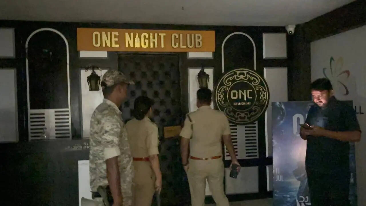 कोरबा में देर रात&nbsp;ओएनसी&nbsp;और सेंट्रल प्वाइंट बार में पुलिस&nbsp;का&nbsp;छापा, नियम तोड़ने पर मैनेजरों पर कार्रवाई