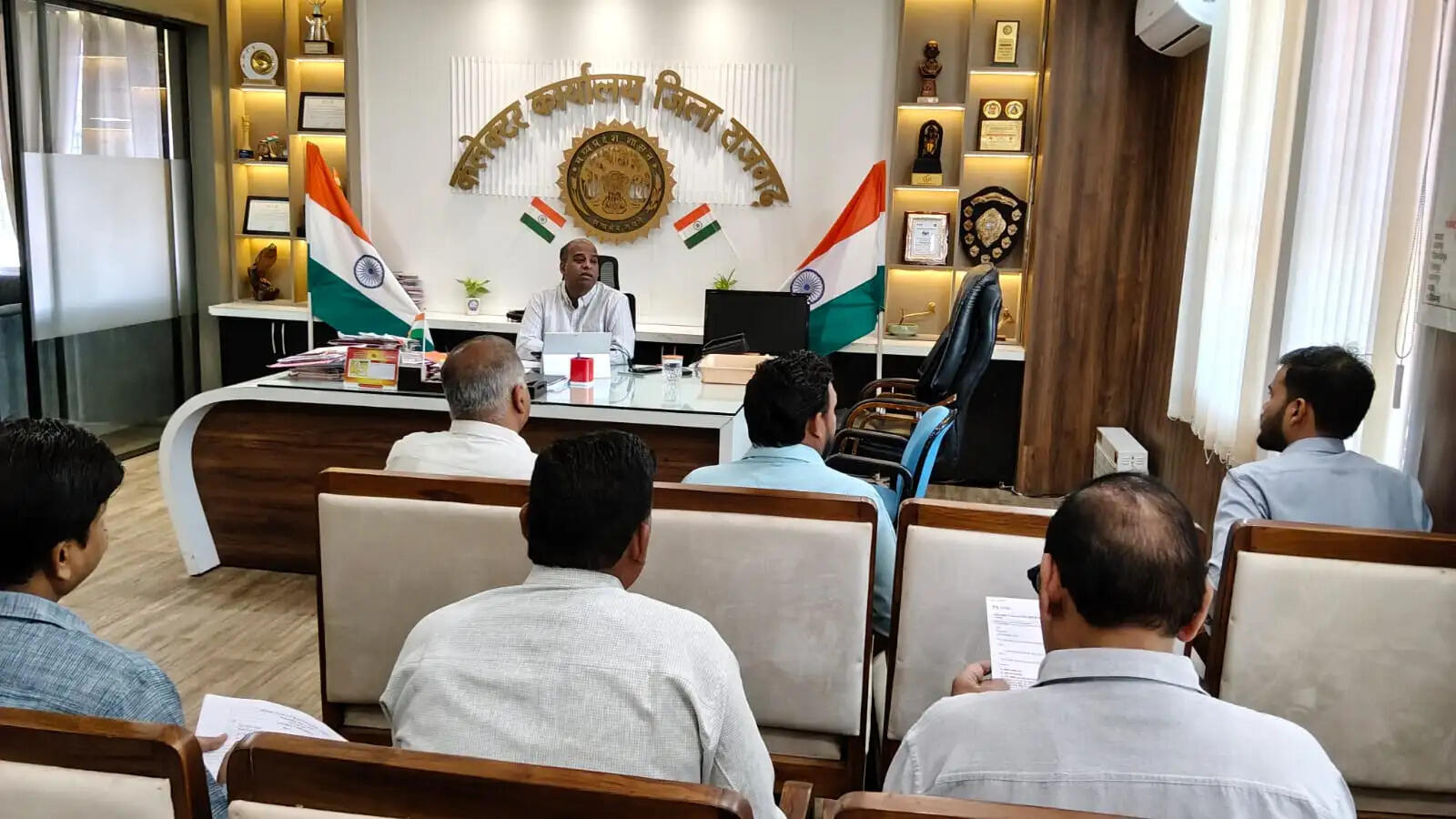राजगढ़ः उपार्जन कार्यों में तेजी लाएं, लापरवाही पर होगी कड़ी कार्रवाई - कलेक्टर