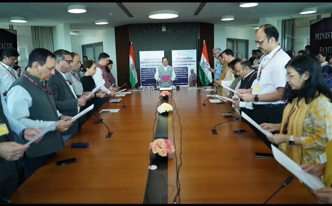 जेपी नड्डा ने अधिकारियों और कर्मचारियों को दिलाई राष्ट्रीय एकता दिवस की शपथ